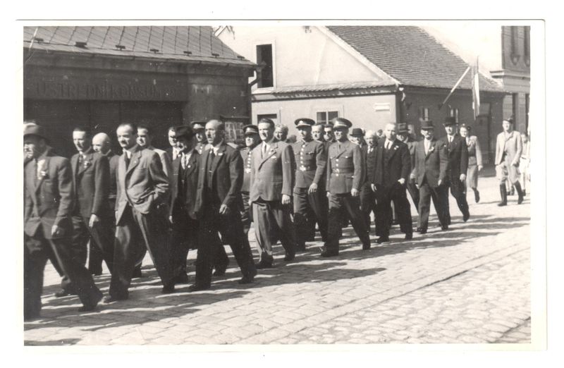 So 1947 oslava vítězství četníci.jpg