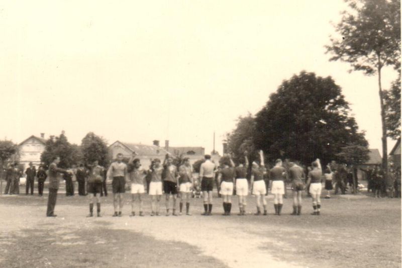 házená Smiřice 1942 muži v Libčanech nástup.jpg