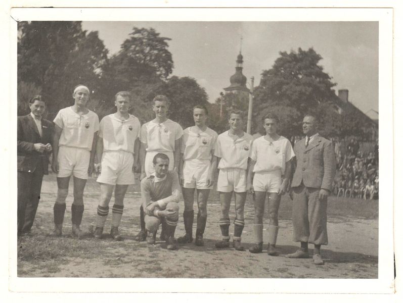 házená Smiřice 1944 muži řada.jpg